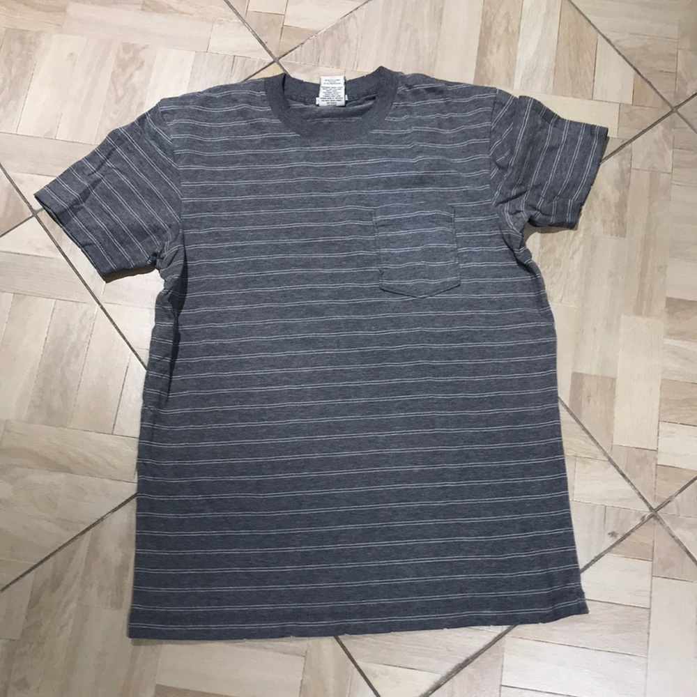 Abercrombie and Fitch tee